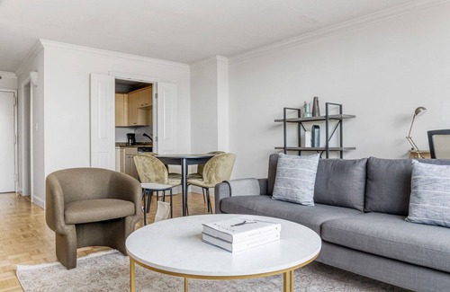 Fenway–Kenmore Apartment | Bright Symphony 1BR w/Doorman & Business Center, near MFA, by Blueground