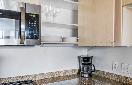 Fenway–Kenmore Apartment | Bright Symphony 1BR w/Doorman & Business Center, near MFA, by Blueground