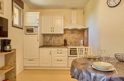 Barbotan-les-Thermes Apartment | Bright T2 with balcony in Barbotan, parking and free Wifi