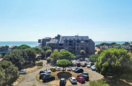Charente-Maritime Apartment | Bright T2 with sea view and 30m from Les Minimes beach in La Rochelle