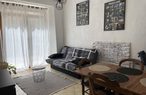 Bonnieux House | Bright town house