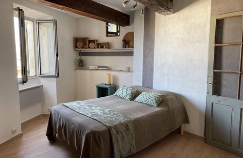 Bonnieux House | Bright town house