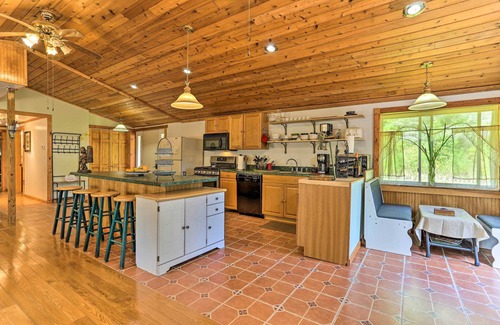 South Kortright Cabin | Bright Tucked-Away Cabin w/Furnished Deck + Grill