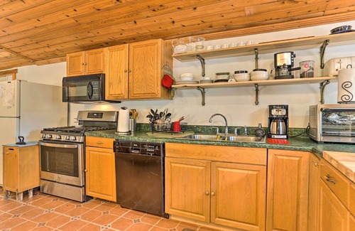 South Kortright Cabin | Bright Tucked-Away Cabin w/Furnished Deck + Grill