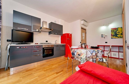 Bergamo Apartment | Bright two-story apartment in quiet, well-connected area with garage
