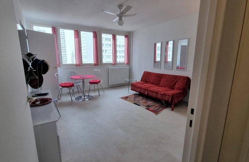 Triangle de Choisy Apartment | Bright, unoverlooked apartment