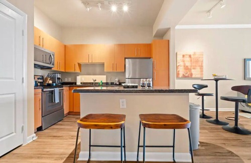 Cityplace Apartment | Bright Uptown Apartment With View & HUGE Balcony!