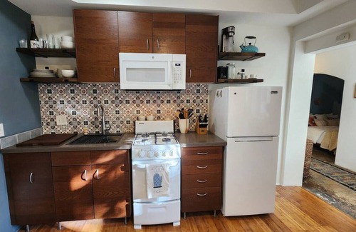 Elysian Heights Apartment | Bright Urban Apartment + Large Pationnn