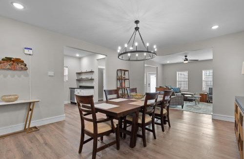 The Gate House | Bright Urban Comfort | JZ Vacation Rentals