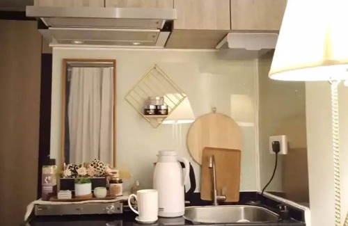 Tai Kok Tsui Apartment | Bright vibrant room near Olympic MTR