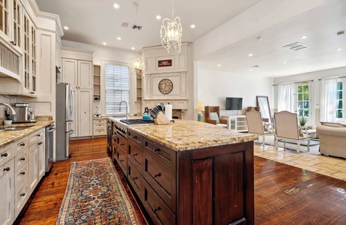 Lower Garden District Villa | Bright Villa w Heated Pool & Pool Table 5br|4ba