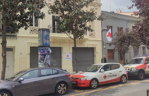 Cornella de Llobregat Apartment | BRIGHT WITH ELEVATOR AND GARAGE. SUBWAY, STREETCAR, TRAIN, BUS. IDEAL FOR EXECUTIVES.
