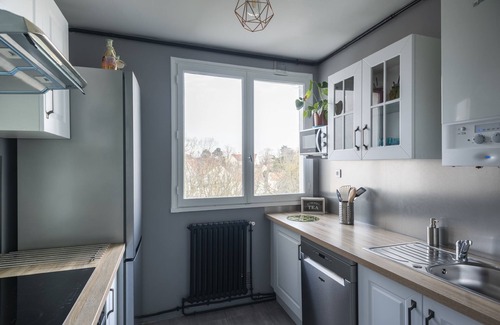 Savigny-sur-Orge Apartment | Bright, warm apartment