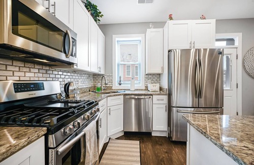 Kingman Park Apartment | Bright Washington DC Apartment