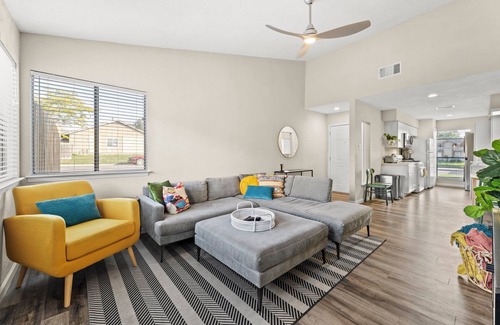 Gracywoods House | Bright, welcoming home minutes from Q2 + Domain