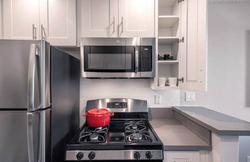 Westwood Apartment | Bright Westwood 1BR w/Gym, walk to Westwood Village, by Blueground