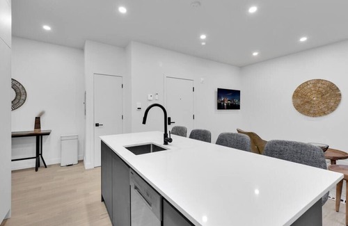 Southwest Condo | Bright & Zen 1 bedroom, AAA location, sleep 4