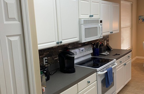 Fort Myers Condo | Brightly Furnished 2BR 2BA + Den End Unit Carriage House on Water