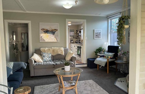 Brighton Cottage | Brighton Beach Riverside cottage