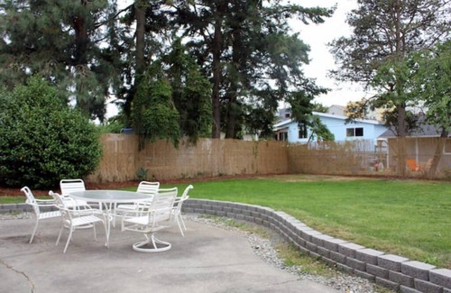 Brighton House | Brighton House - Walk to Metro