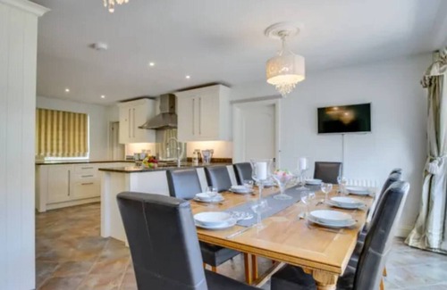 Ovingdean House | Brighton located 4 bed Villa with heated pool