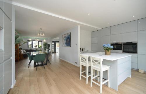 Woodingdean Villa | Brighton Seaside Retreat
