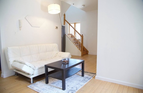 Brighton Beach Apartment | BrightonBeach-Spacious Room-Close to Beach