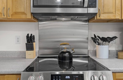 Champaign House | Brightside Bungalow - Quiet and close to Campus!