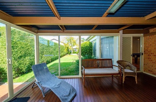 Craigieburn House | Brightside -wifi/Nflix/Theatre room/Near Airport