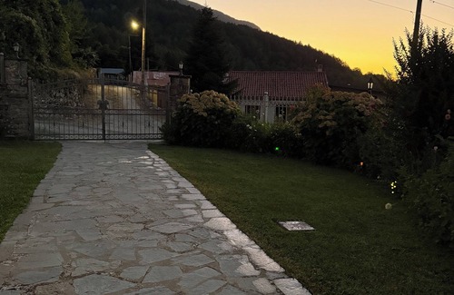 Dodoni Apartment | Brilliant 1-bedroom apartment in Manteio and a living room with fireplace