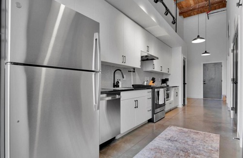Judson Apartment | Brilliant 2BD | Pool | Gym | Perfectly Central!