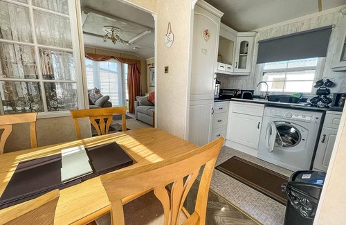 Louth House | Brilliant 6 berth caravan for hire at Sunnydale Park in Skegness ref 35076AF