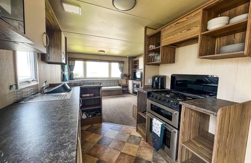 Reighton House | Brilliant 8 berth caravan at Reighton Sands Holiday Park, Haven ref 61053RC