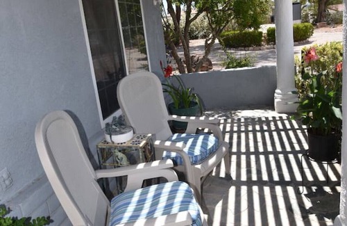 Sunrise Manor Condo | Brilliant Beverly Casita King Pools/gym($3)3miles