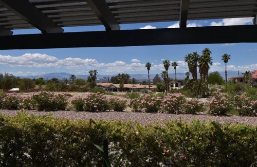 Sunrise Manor Condo | Brilliant Beverly Casita King Pools/gym($3)3miles