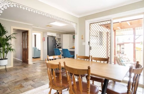 Frankston House | Brilliant family house 5 min drive to Frankston beach and golf course