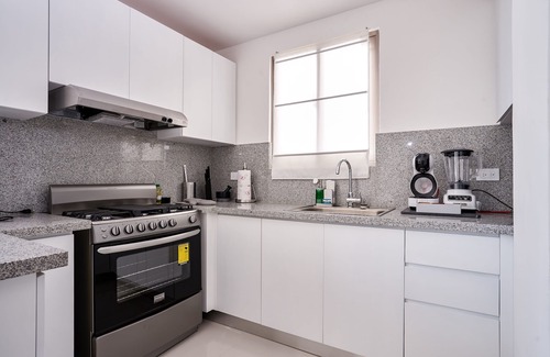 La Julia Apartment | Brilliant Harmony Apt Balcony*Pool*Gym in La Julia