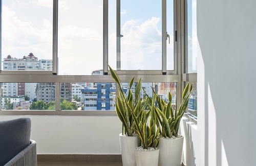La Julia Apartment | Brilliant Harmony Apt Balcony*Pool*Gym in La Julia