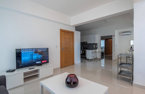 Downtown Santo Domingo Apartment | Brilliant Harmony Apt 7th FLR Pool*Gym in La Julia