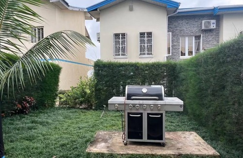Utako Apartment | Brilliant One-bedroom apartment with Garden & Grill in Abuja! A Lovebirds’ nest!