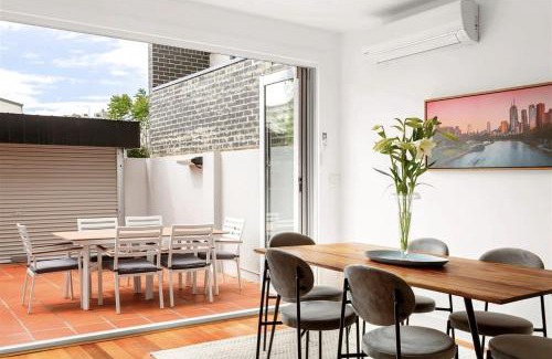 Port Melbourne House | Brilliant Port Melbourne Central Townhouse
