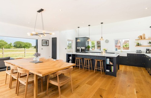 Uckington House | Brilliantly Modern, Spacious 4 Bed Family Home | Pass the Keys
