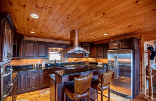 Grassy Creek Cabin | Bring Everyone Together | Fraser Creek Lodge | Hot Tub & Pool Table