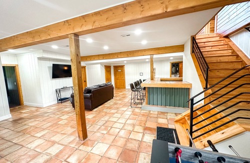 Wales Center House | Bring family and friends to this beautiful, spacious, open plan log home.