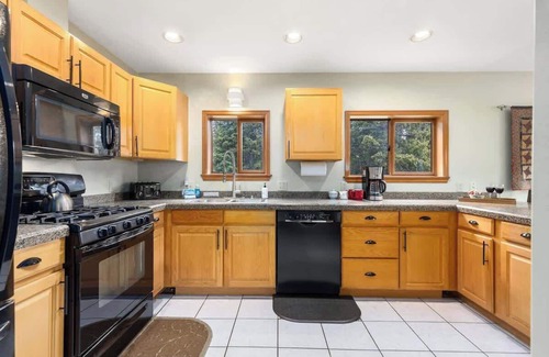 Quandary Village Cabin | Bring Fido! Private Retreat with Hot Tub & Views