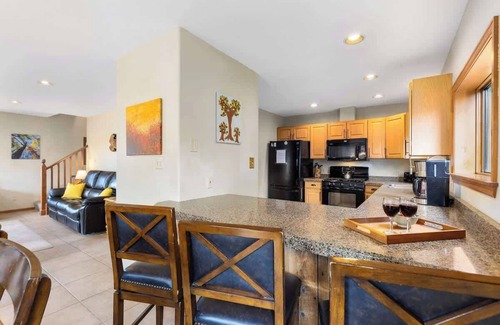 Quandary Village Cabin | Bring Fido! Private Retreat with Hot Tub & Views