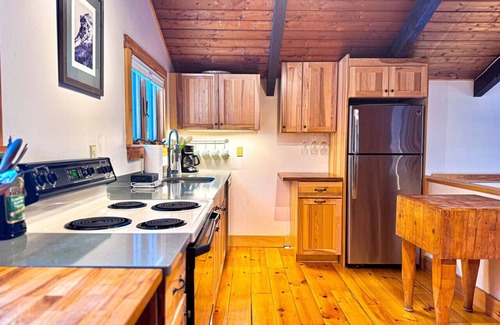 Birchview by the Saco House | Bring the dog-colorful SacoRiver