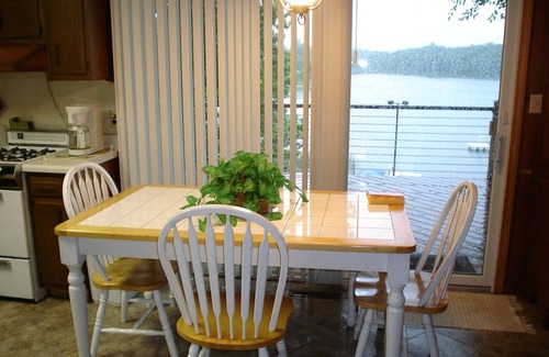 Frontier Cottage | Bring the Family and the pups ! Private Lakeside Home w/WIFI