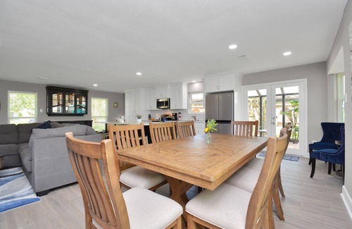 El Lago House | Bring the Family/Large Backyard/close to Kemah Boardwalk & Space Center