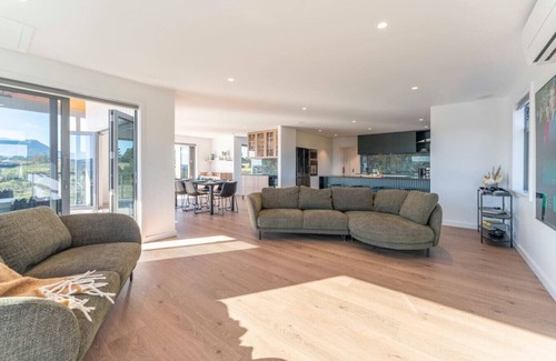 Wharewaka House | Bring the toys - modern home